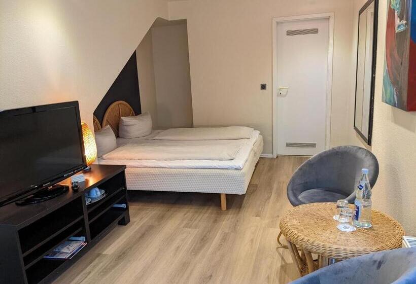 Номер Стандарт, Nüller Hof