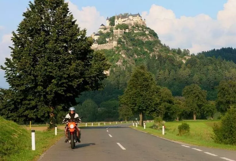 バルコニー付きスタンダードルーム, Panoramadorf Saualpe