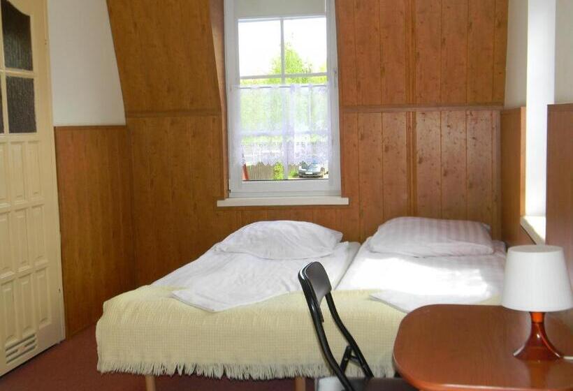 اتاق استاندارد سه نفره, Prohibicja Peter's Pub