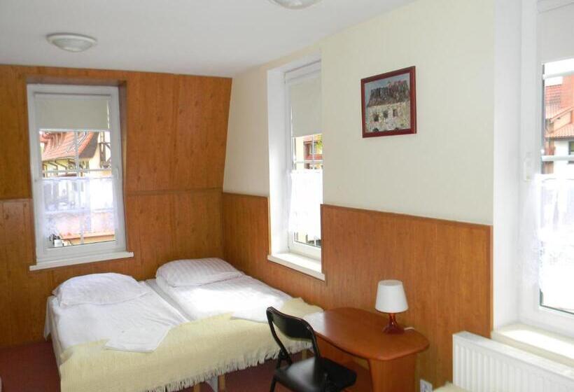 اتاق استاندارد سه نفره, Prohibicja Peter's Pub