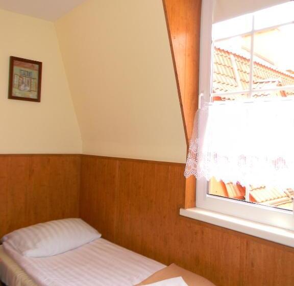 اتاق استاندارد یک نفره, Prohibicja Peter's Pub