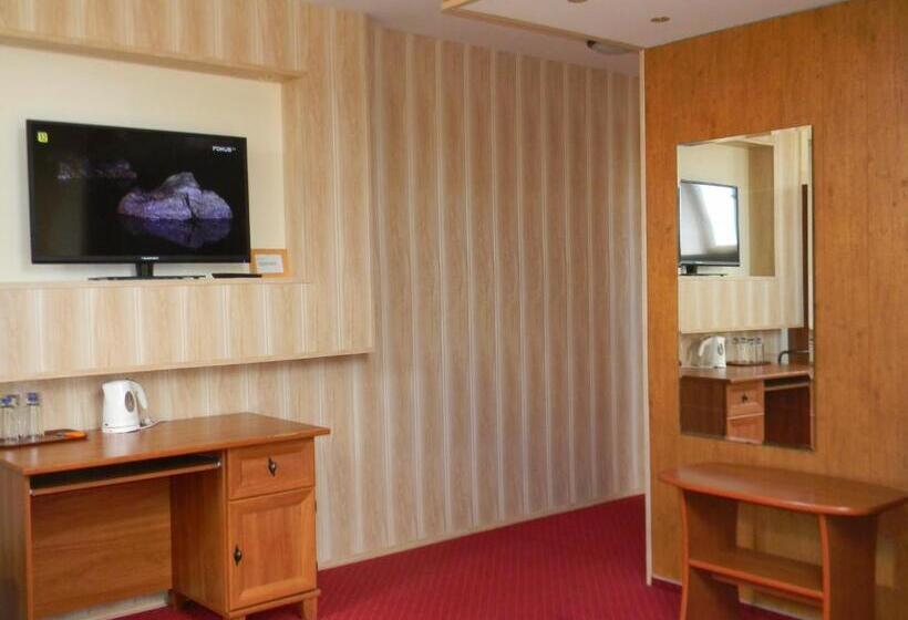 اتاق استاندارد چهار تخته, Prohibicja Peter's Pub