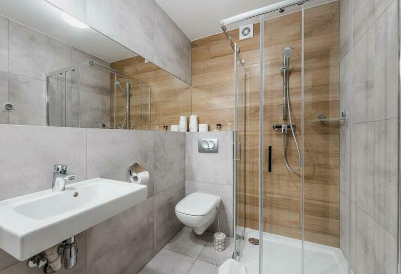 اتاق استاندارد, Smile Pieniny