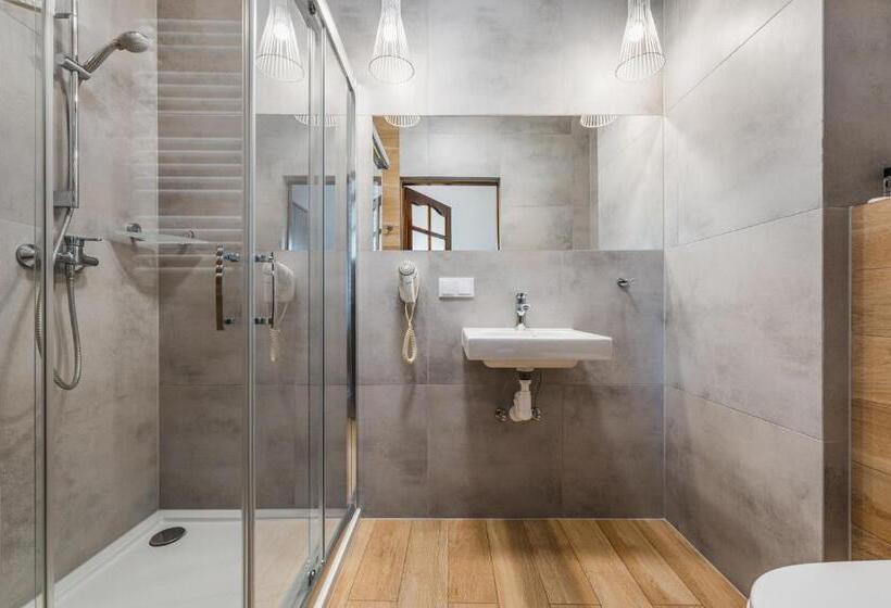 اتاق استاندارد, Smile Pieniny