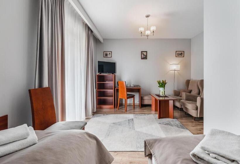 اتاق لوکس, Smile Pieniny