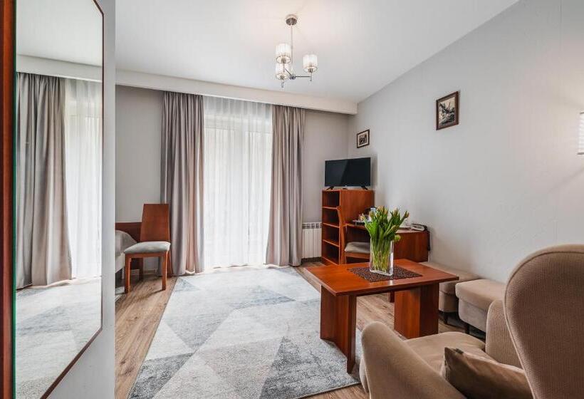 اتاق لوکس, Smile Pieniny