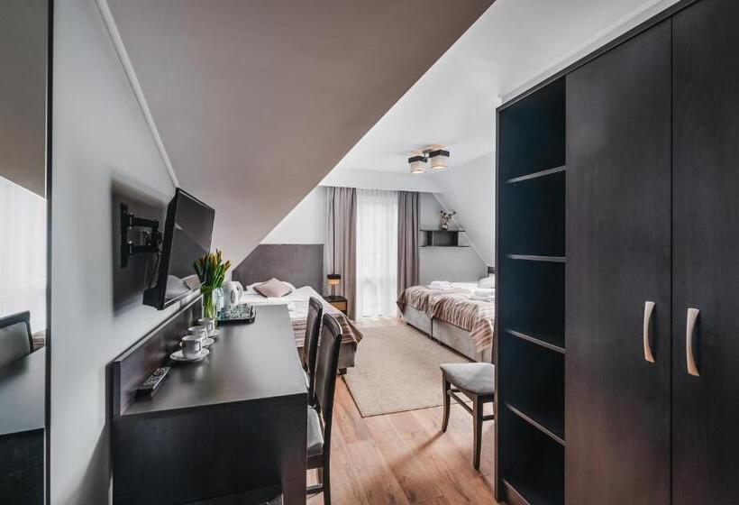 اتاق استاندارد سه تخته با بالکن, Smile Pieniny