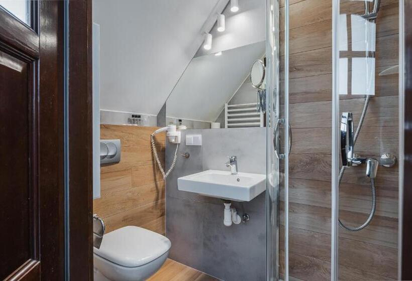 اتاق استاندارد سه تخته با بالکن, Smile Pieniny