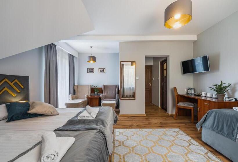 اتاق استاندارد سه تخته با بالکن, Smile Pieniny