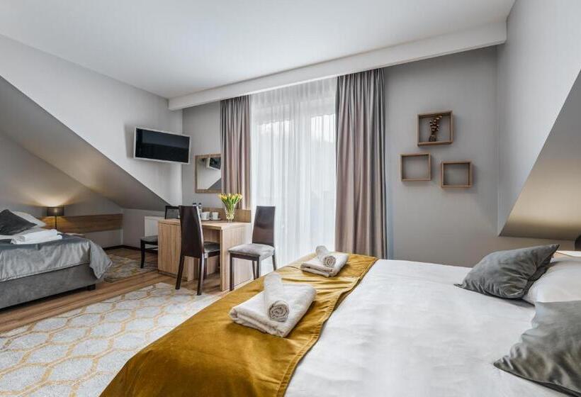 اتاق استاندارد سه تخته با بالکن, Smile Pieniny