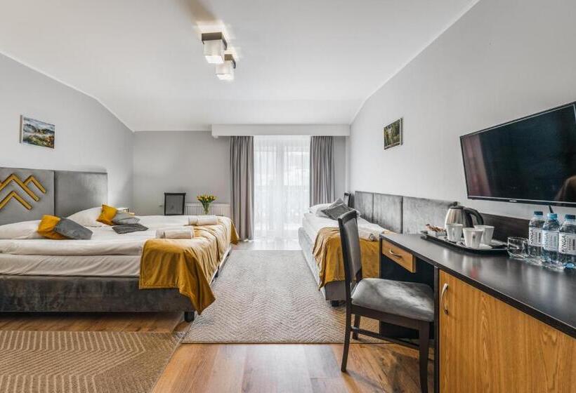 اتاق استاندارد سه تخته با بالکن, Smile Pieniny