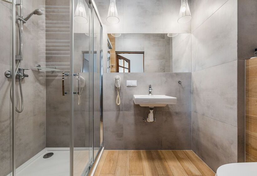 اتاق استاندارد, Smile Pieniny