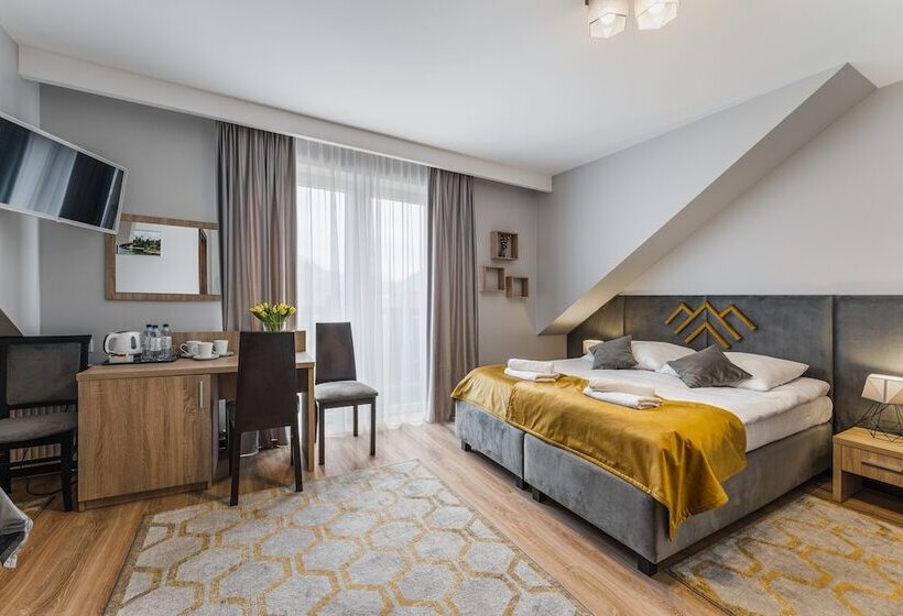 اتاق استاندارد سه تخته با بالکن, Smile Pieniny