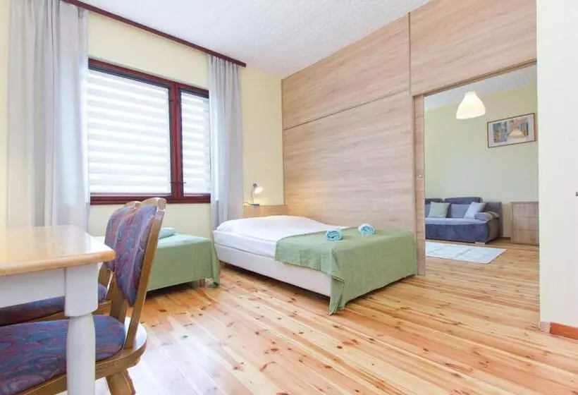 Huoneisto 1 Makuuhuone Pohjakerros, Villa Linne