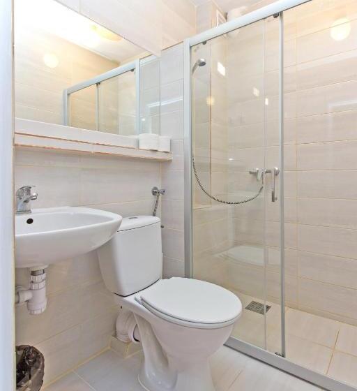 اتاق استاندارد چهار تخته, Villa Linne