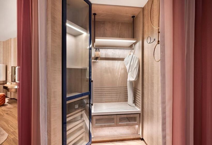 اتاق استاندارد با بالکن و چشمانداز دریا, W Dubai   Mina Seyahi