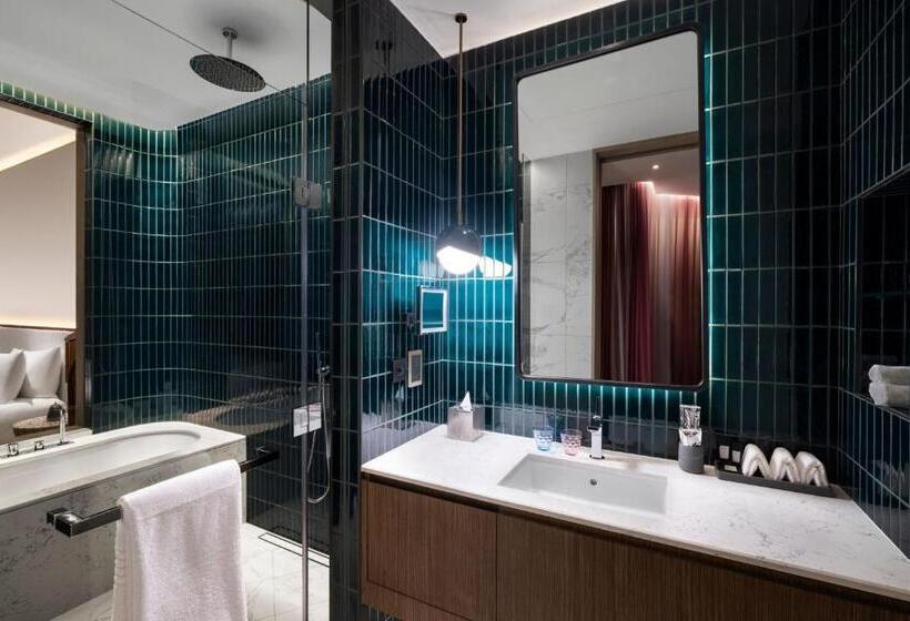 اتاق استاندارد با بالکن و چشمانداز دریا, W Dubai   Mina Seyahi