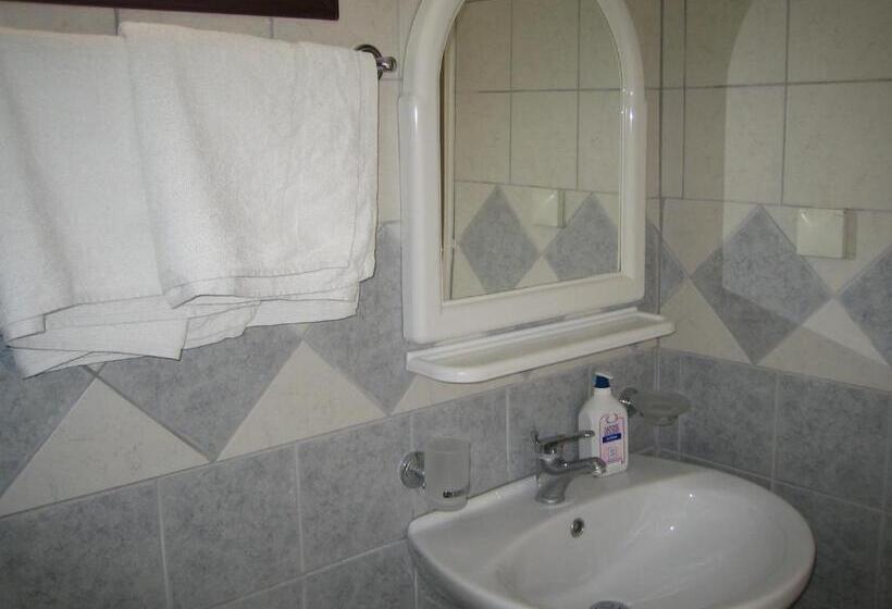 اتاق استاندارد سه نفره, Pension Holidays