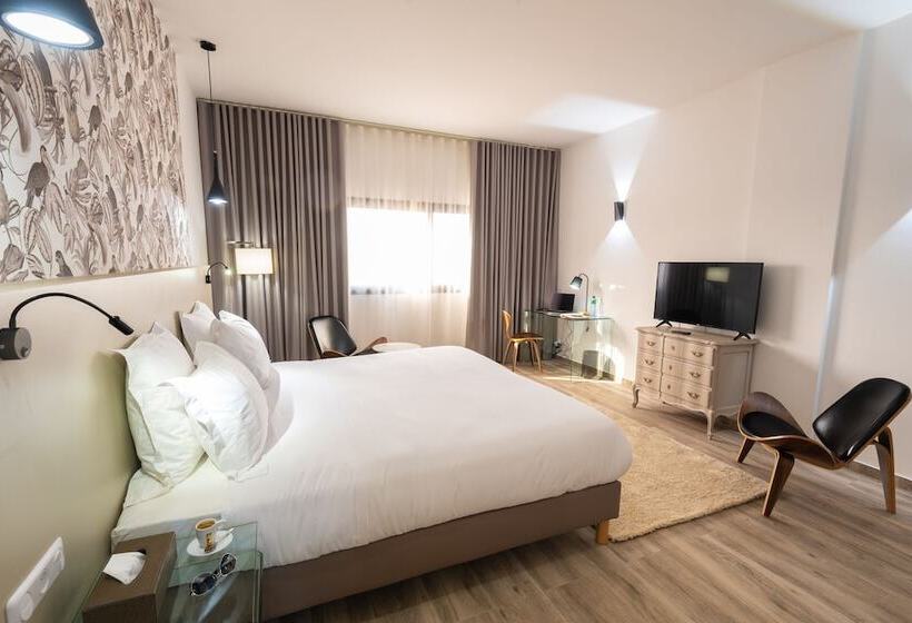 اتاق سوپریور, L Adresse Dakar