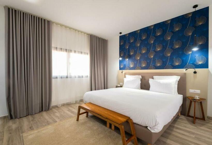 سوییت جونیور, L Adresse Dakar