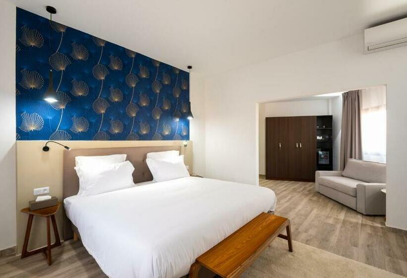 سوییت جونیور, L Adresse Dakar