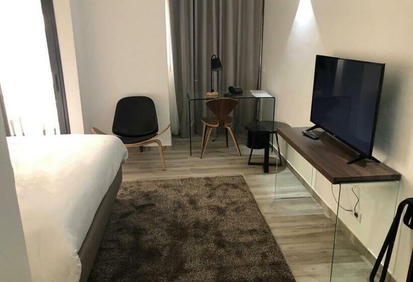 اتاق سوپریور, L Adresse Dakar