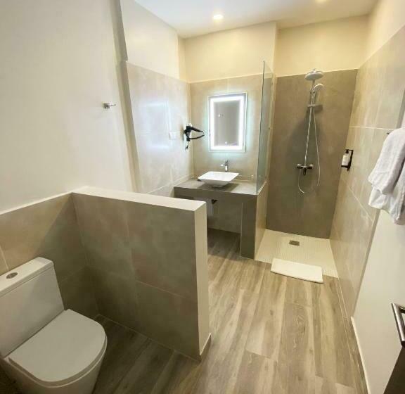 اتاق سوپریور, L Adresse Dakar