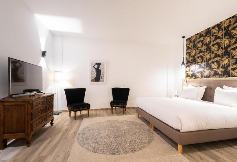 سوییت لوکس, L Adresse Dakar