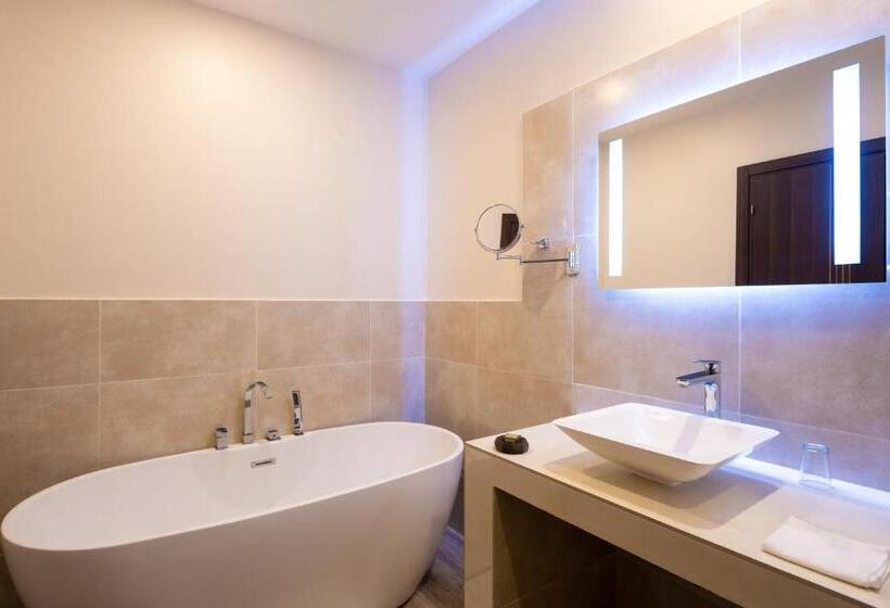 سوییت لوکس, L Adresse Dakar