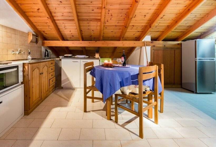 آپارتمان 2 خوابه با چشم‌انداز دریا, Villa Perris Studios