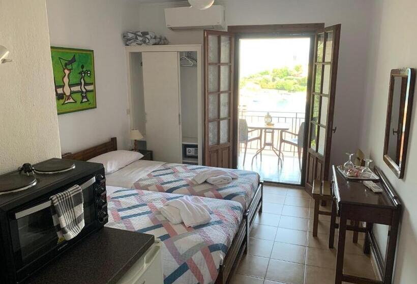 غرفة قياسية مطلّة علي البحر, Villa Perris Studios