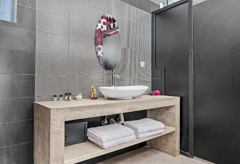 سوییت, Serenity Boutique Suites