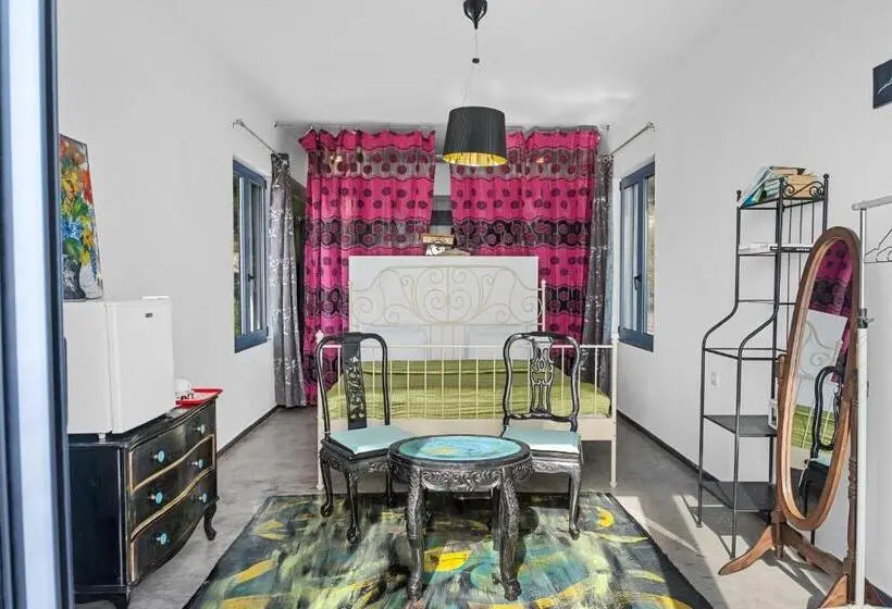سوییت, Serenity Boutique Suites