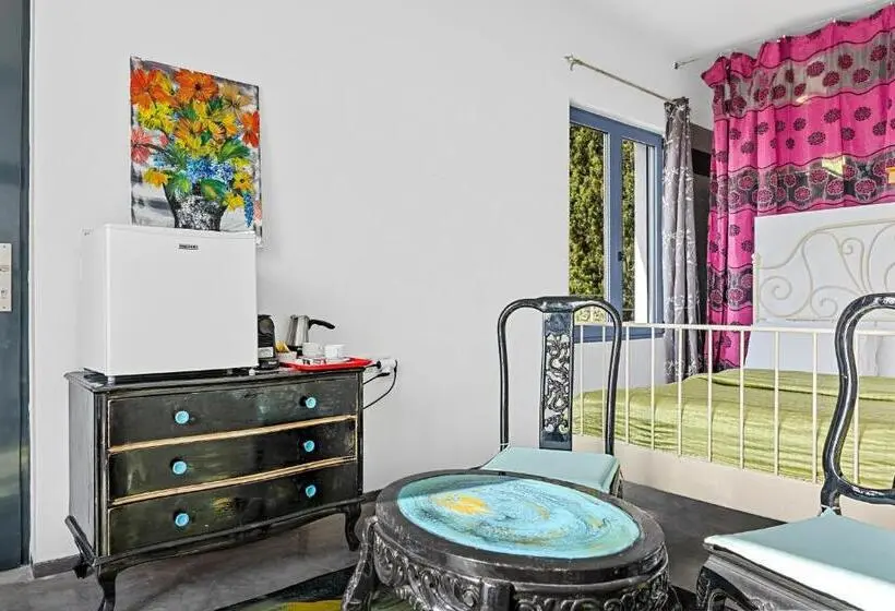 سوییت, Serenity Boutique Suites