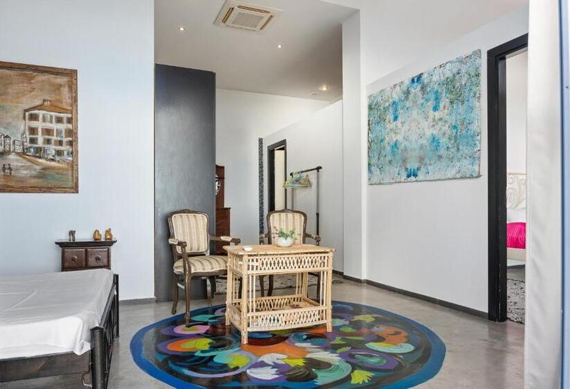 جناح عائلي غرفتين نوم, Serenity Boutique Suites