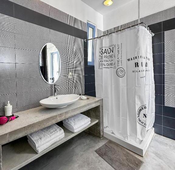 جناح عائلي غرفتين نوم, Serenity Boutique Suites