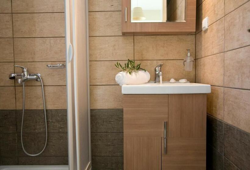 스탠다드 스튜디오, Isalos