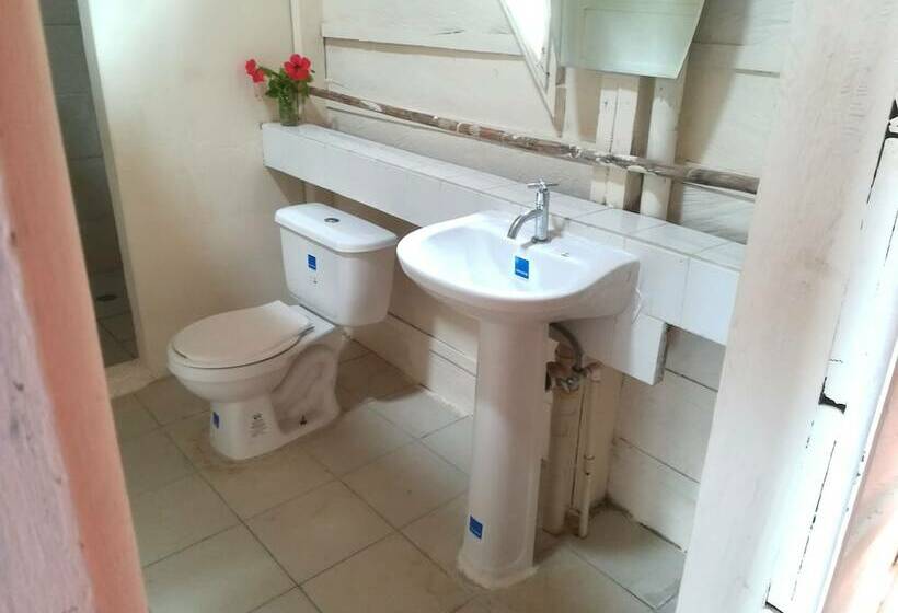 패밀리 방갈로, Akwa Reef Lodge