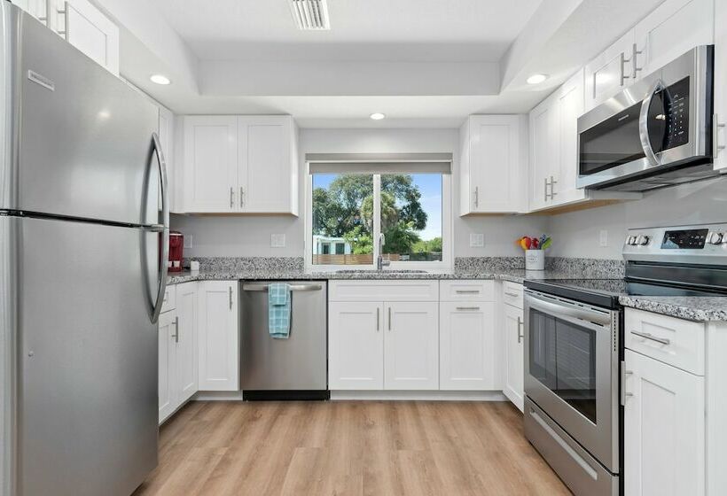 شقة ديلوكس غرفتين نوم, Escape Resort & Marina