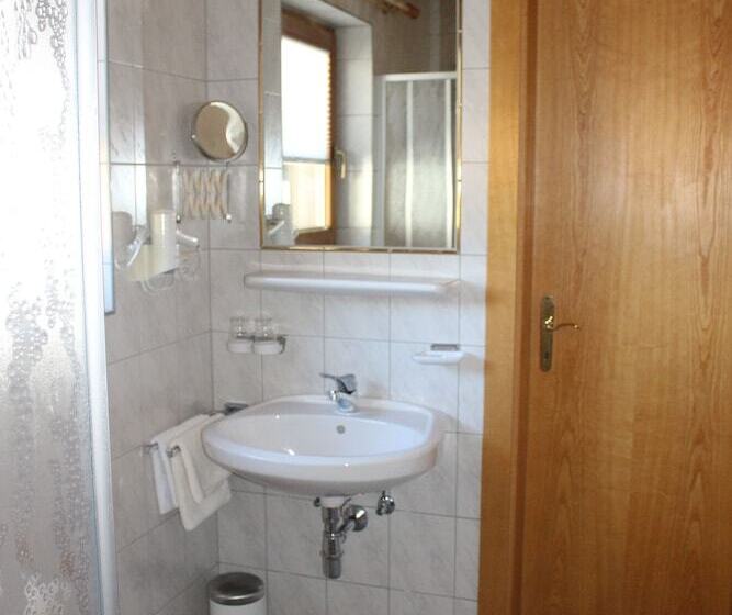 침실 4개 아파트, Haus Astoria