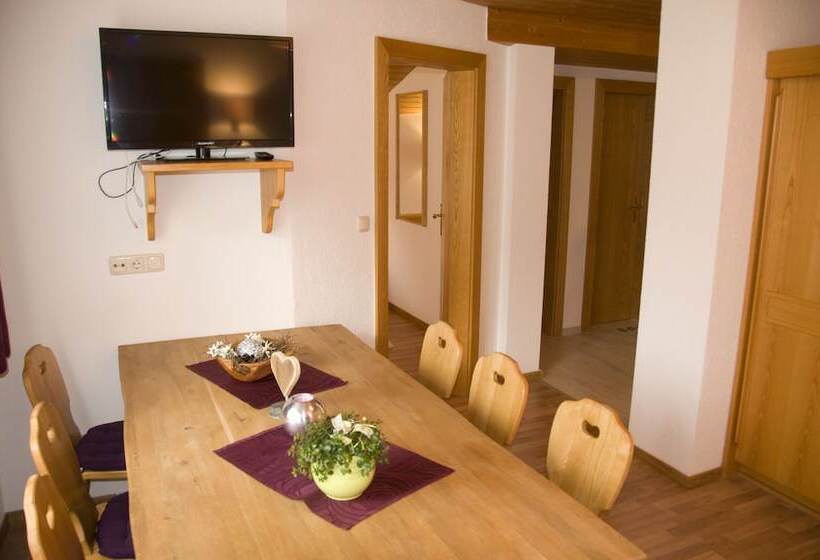 침실 4개 아파트, Haus Astoria