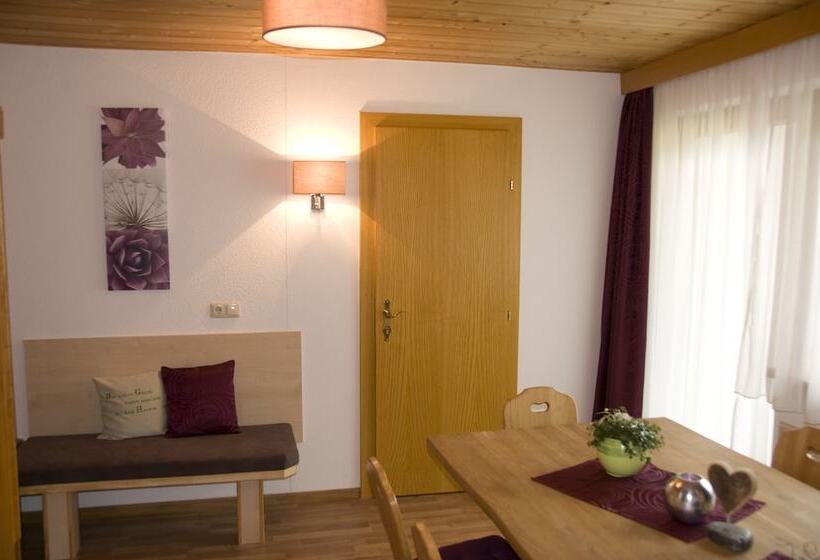 침실 4개 아파트, Haus Astoria