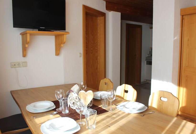 Апартаменты 4 Спальни, Haus Astoria