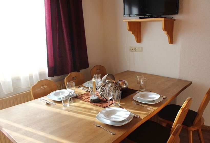 침실 4개 아파트, Haus Astoria