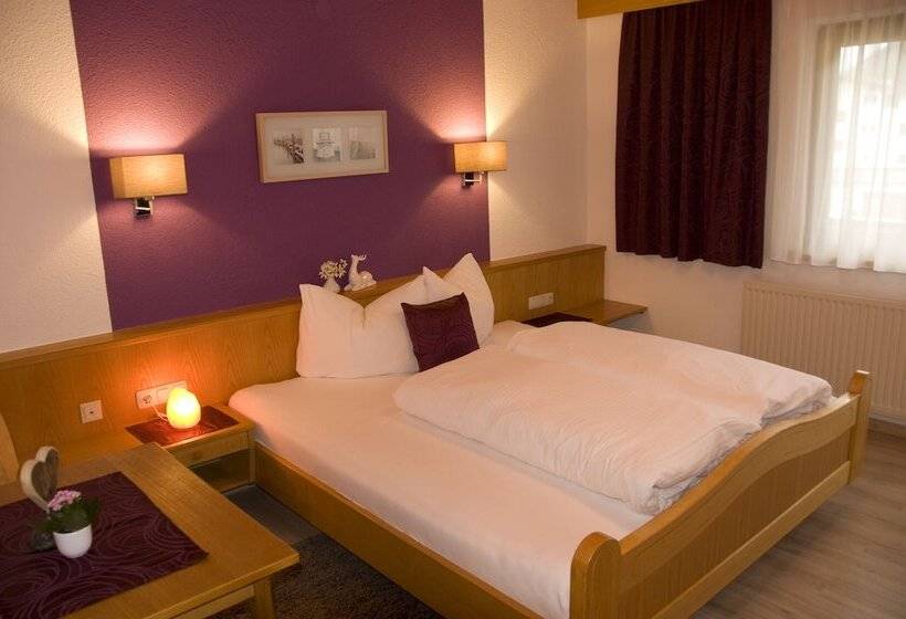 패밀리 룸, Haus Astoria