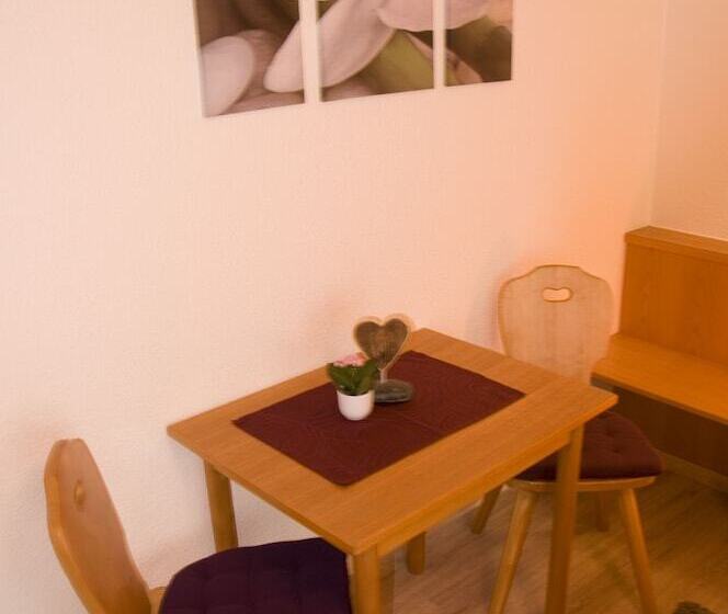 패밀리 룸, Haus Astoria