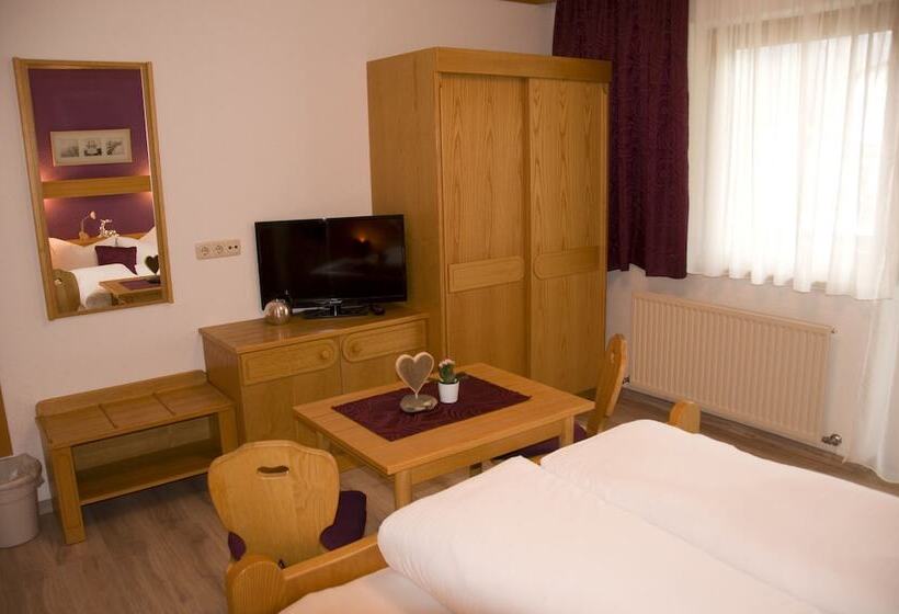 패밀리 룸, Haus Astoria