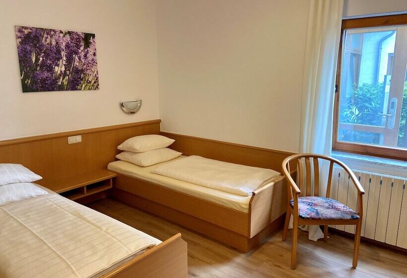 اتاق استاندارد, Bett & Frühstück