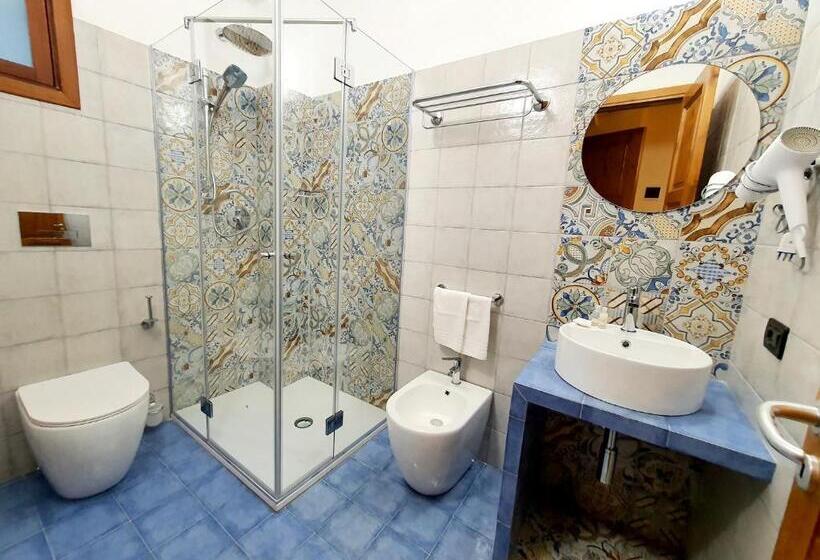 غرفة كلاسيكية, Cala Marina