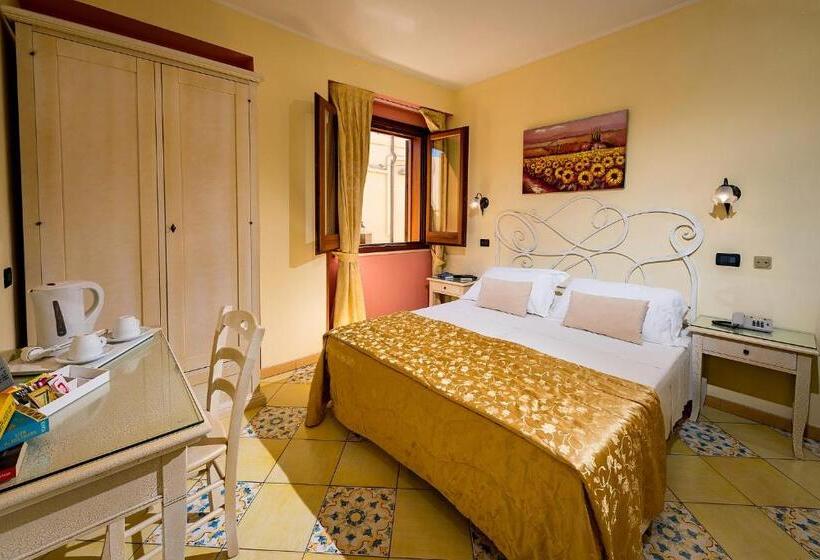 غرفة كلاسيكية, Cala Marina